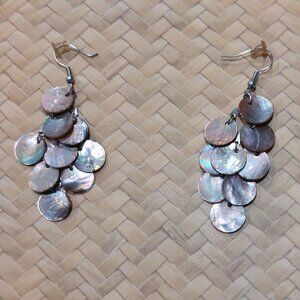 FASHION JEWELRY Women's Mother of Pearl Iridescent Dangle Pierced Earrings NWOT